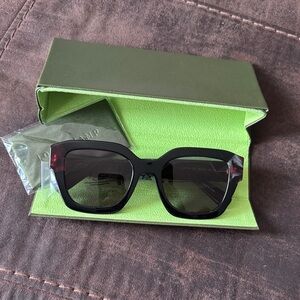 Chic Black Sunglasses